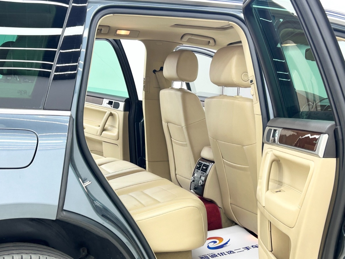 Volkswagen Touareg 2009 car image #9