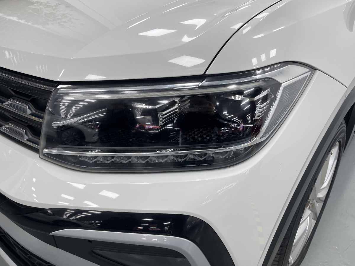 Volkswagen T-Cross 2019 car image #9