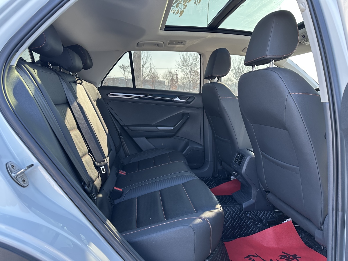 Volkswagen T-Roc 2021 car image #9