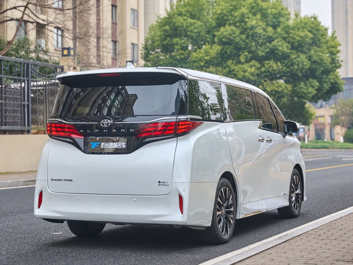 Toyota Alphard 2024 car image #9