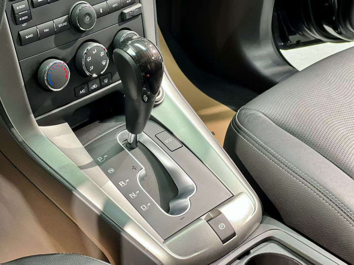 Chevrolet Captiva 2014 car image #9