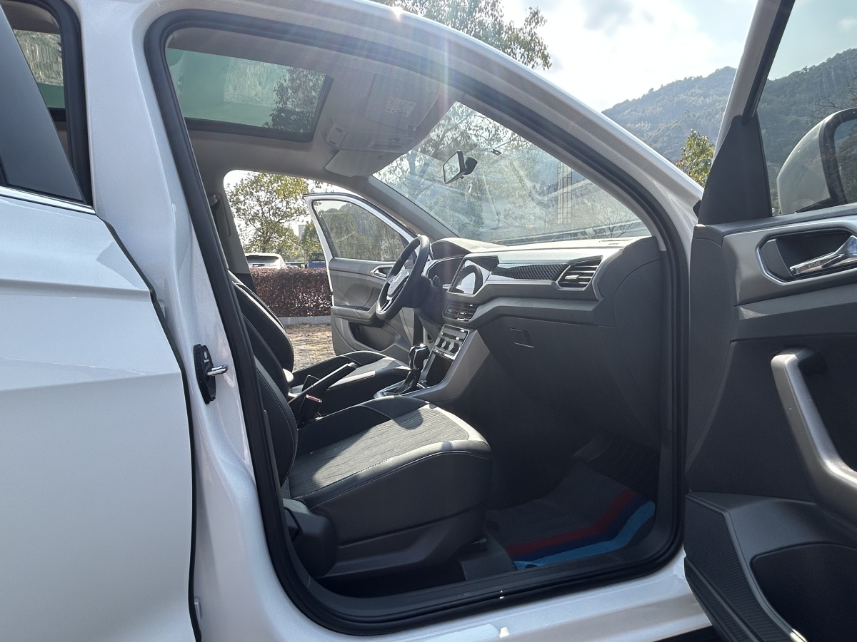 Volkswagen T-Cross 2020 car image #9