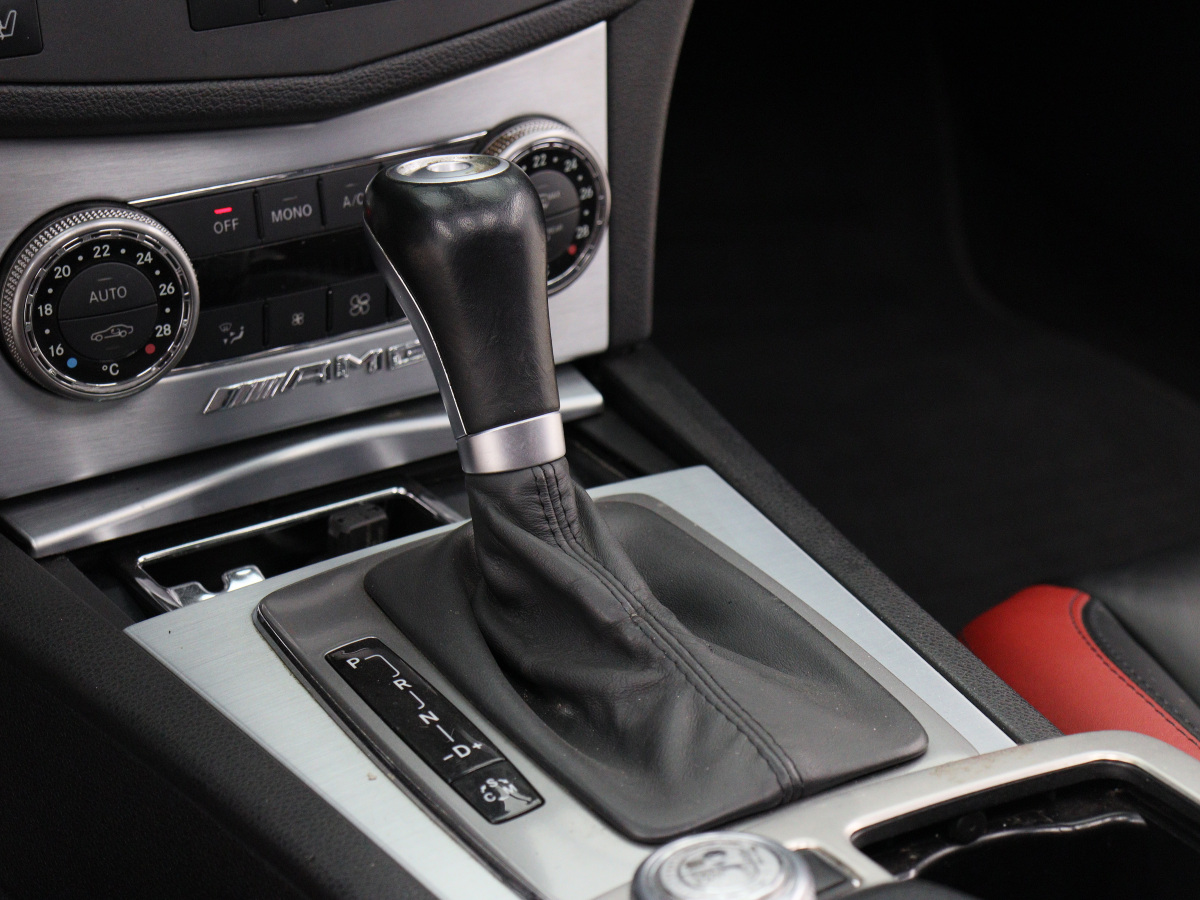 Mercedes-Benz C AMG 2010 image de voiture #9