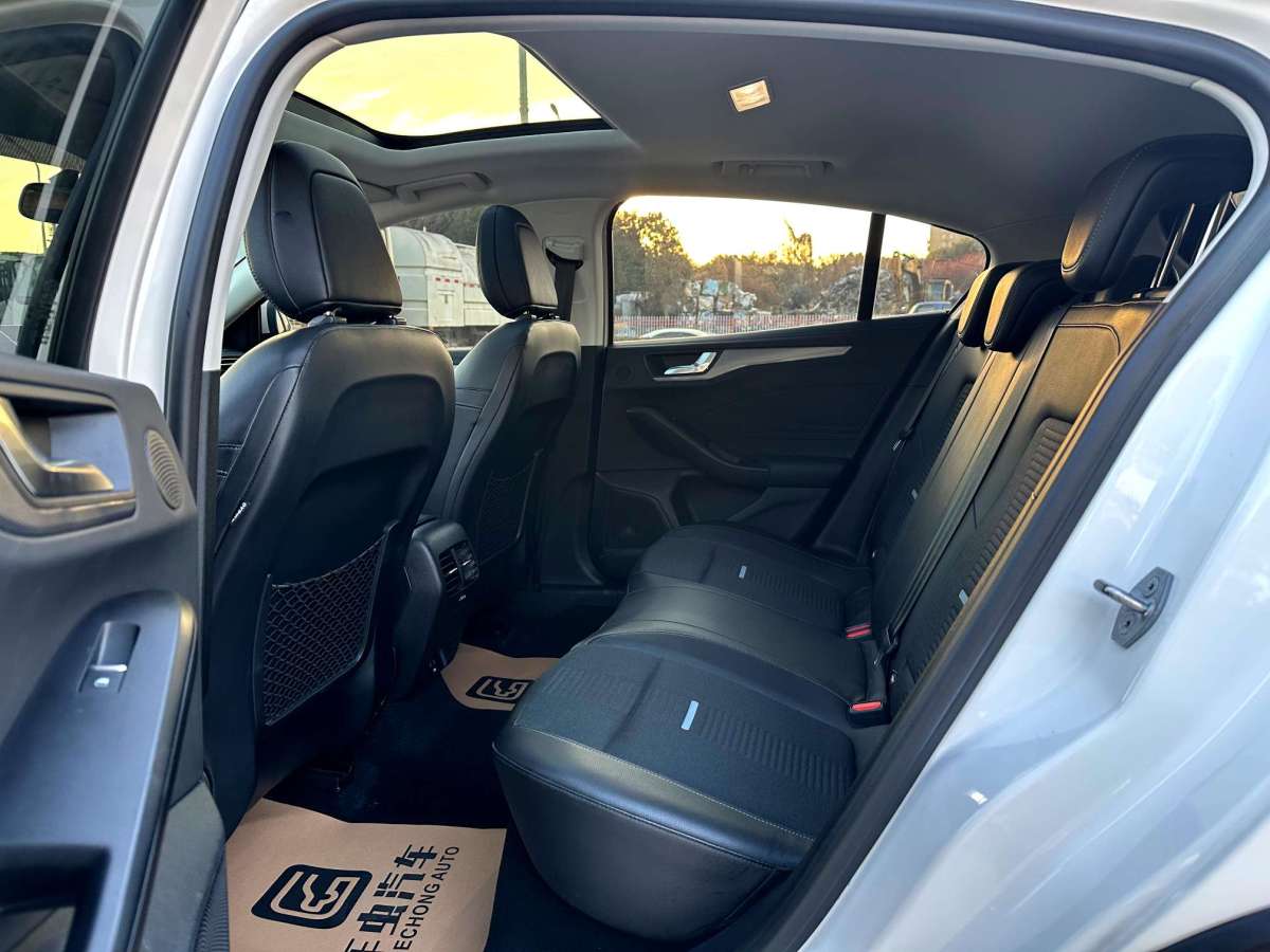 Ford Focus Active 2021 car image #9