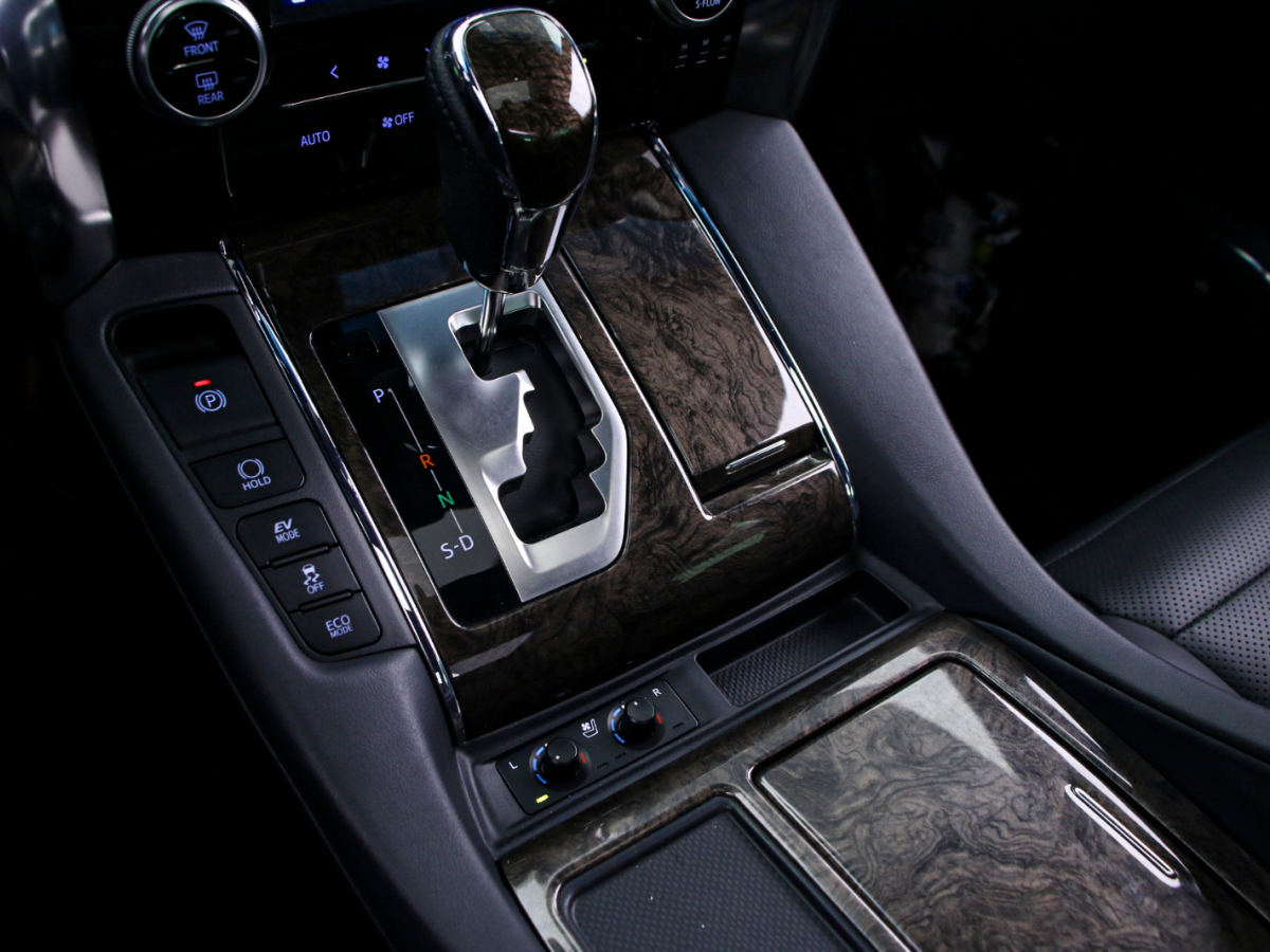 Toyota Alphard 2021 #9 Toyota Alphard 2021 car image #9