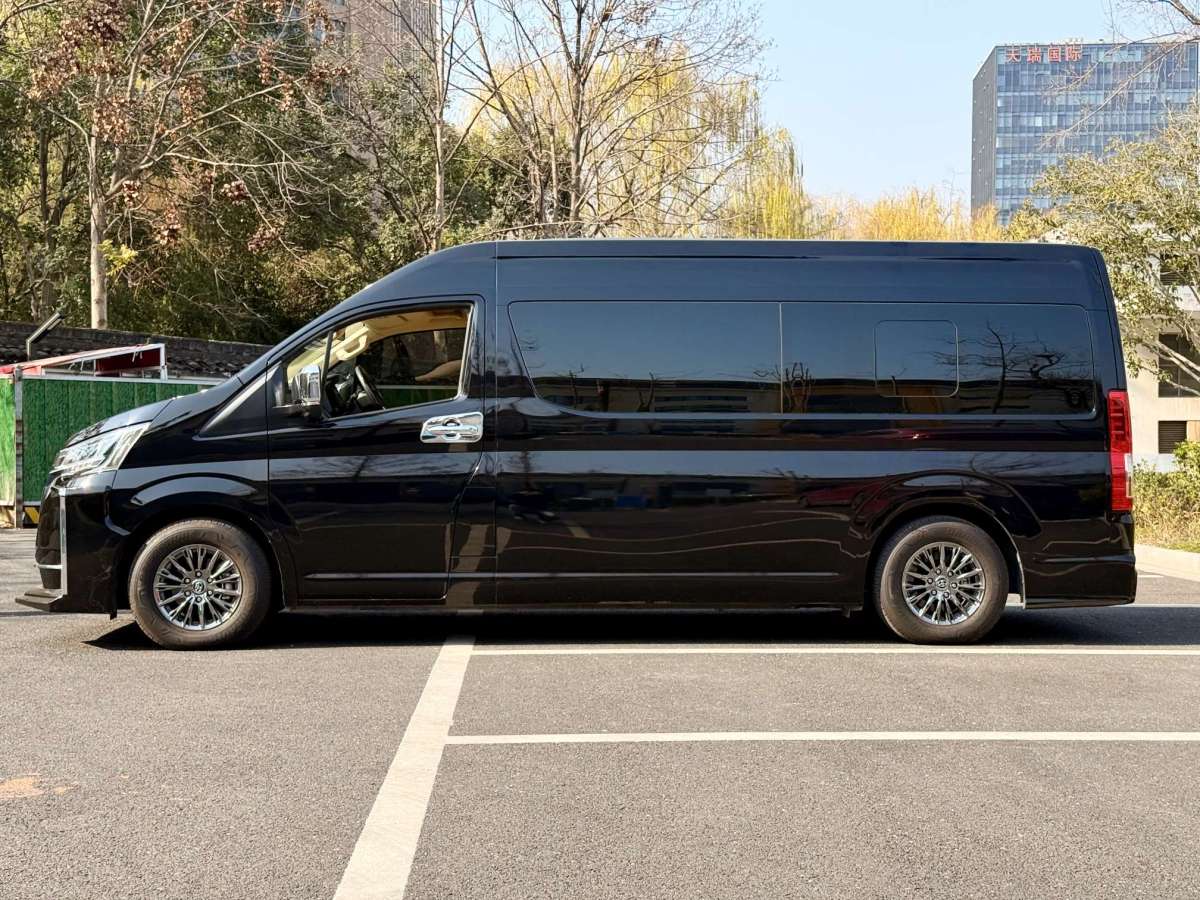 Toyota Hiace 2024 immagine di auto #9