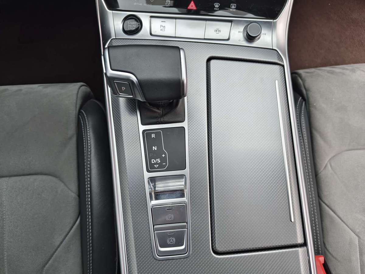 Audi 2024 immagine di auto #9