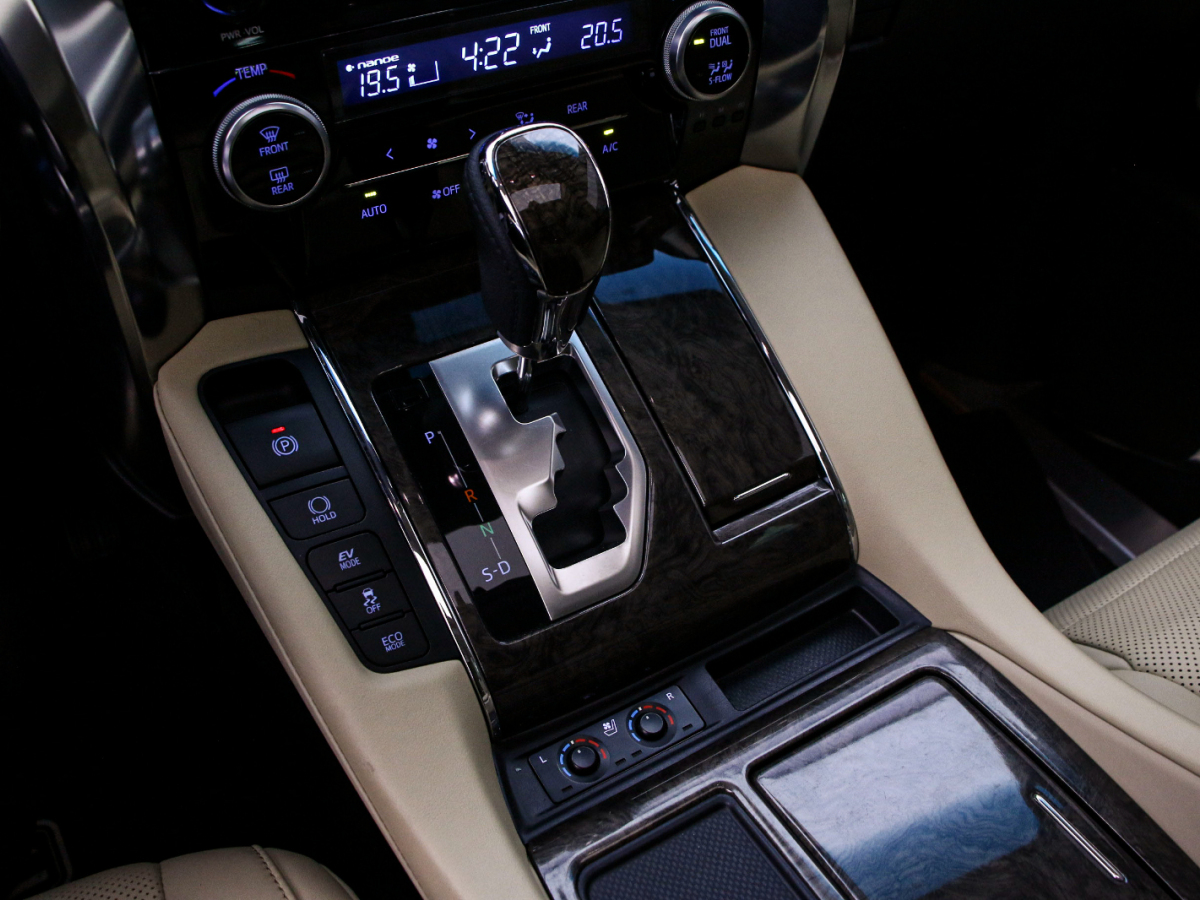 Toyota Alphard 2022 #9 Toyota Alphard 2022 car image #9