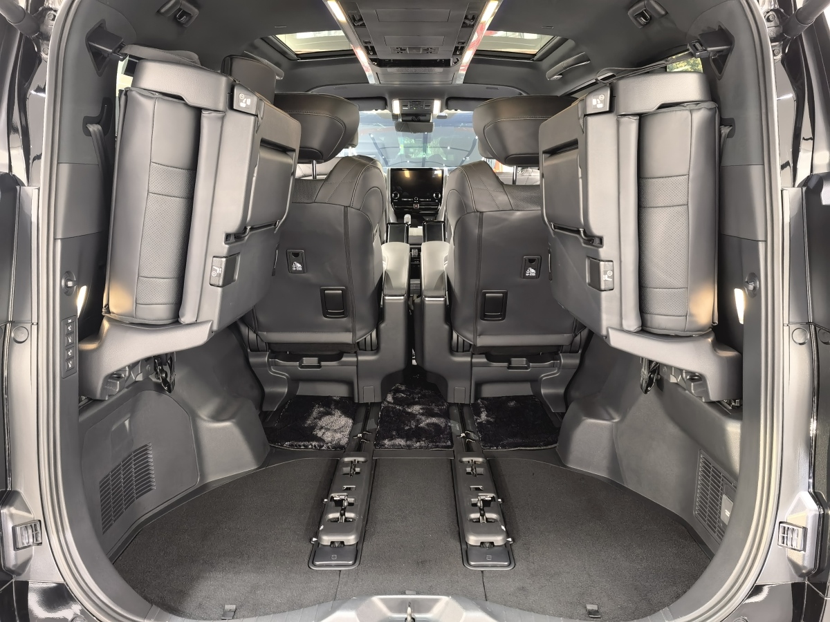 Toyota Vellfire 2025 car image #9