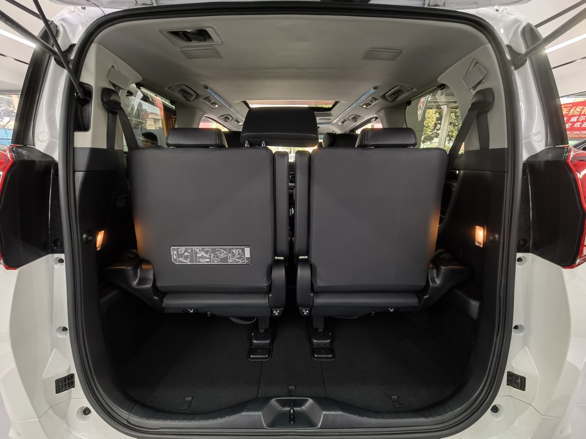 Toyota Alphard 2024 immagine di auto #9