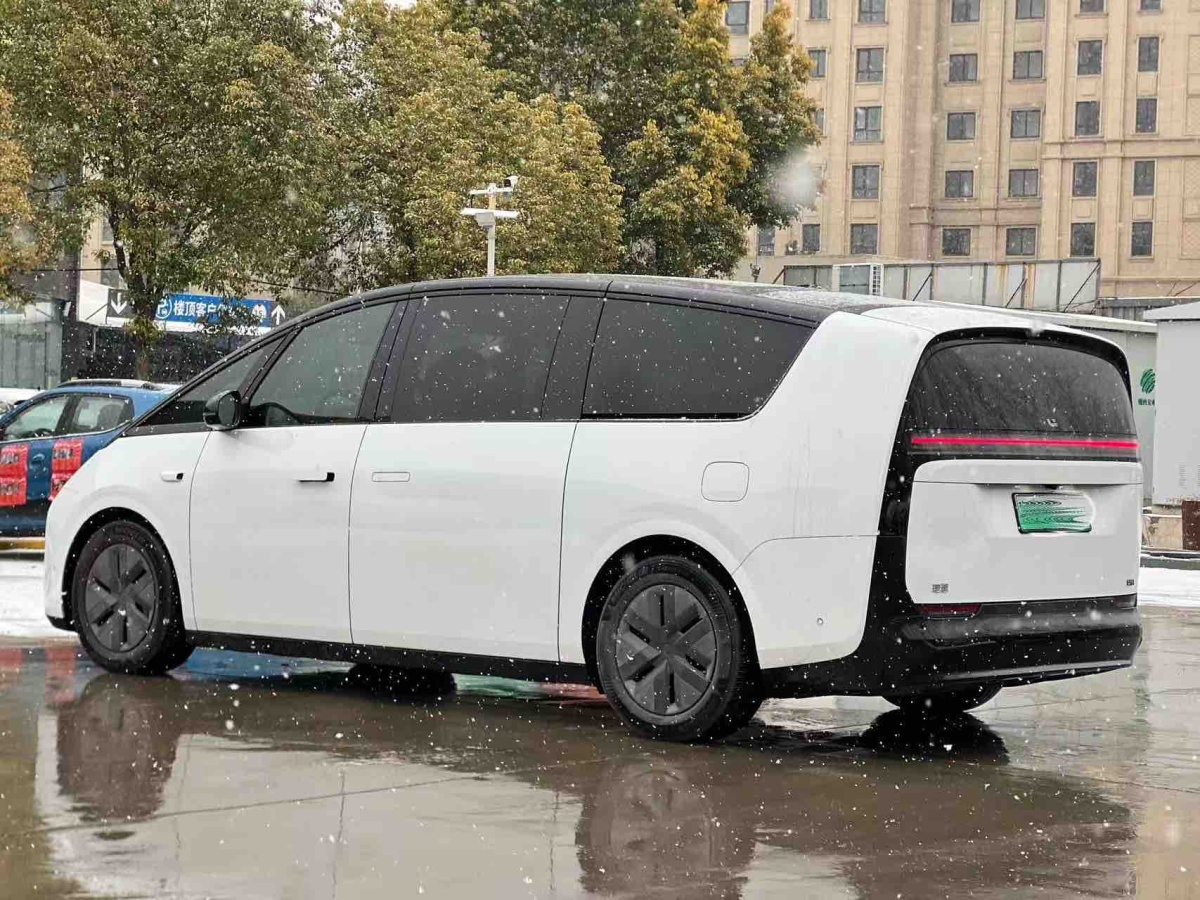 理想汽车 理想MEGA 2024 汽车图片 #9