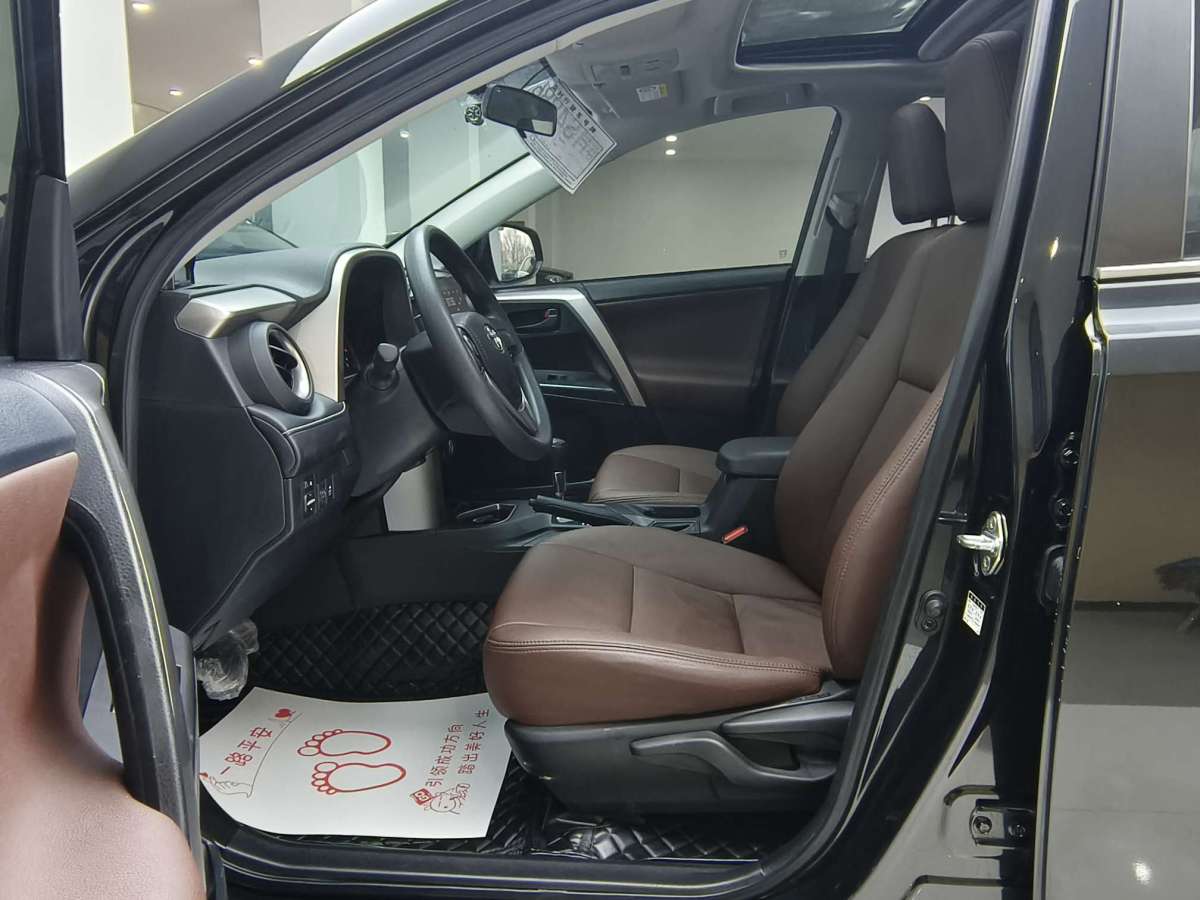 Toyota RAV4 2019 car image #9