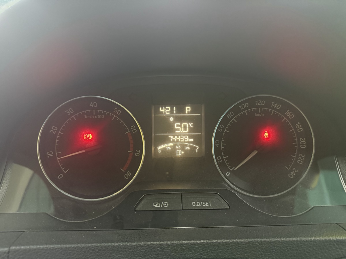 Skoda Rapid Spaceback 2017 car image #9