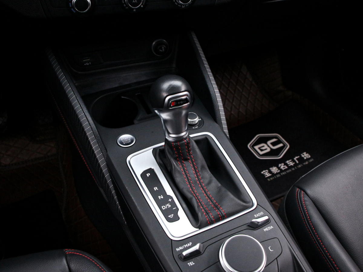 Audi Q2L 2021 immagine di auto #9