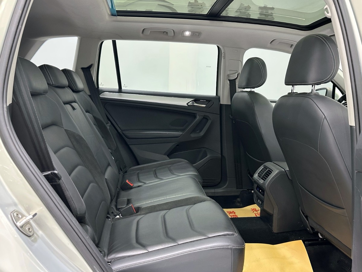 Volkswagen Tiguan L 2017 #9 Volkswagen Tiguan L 2017 car image #9