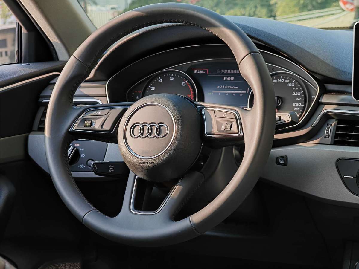 Audi A4L 2018 car image #9