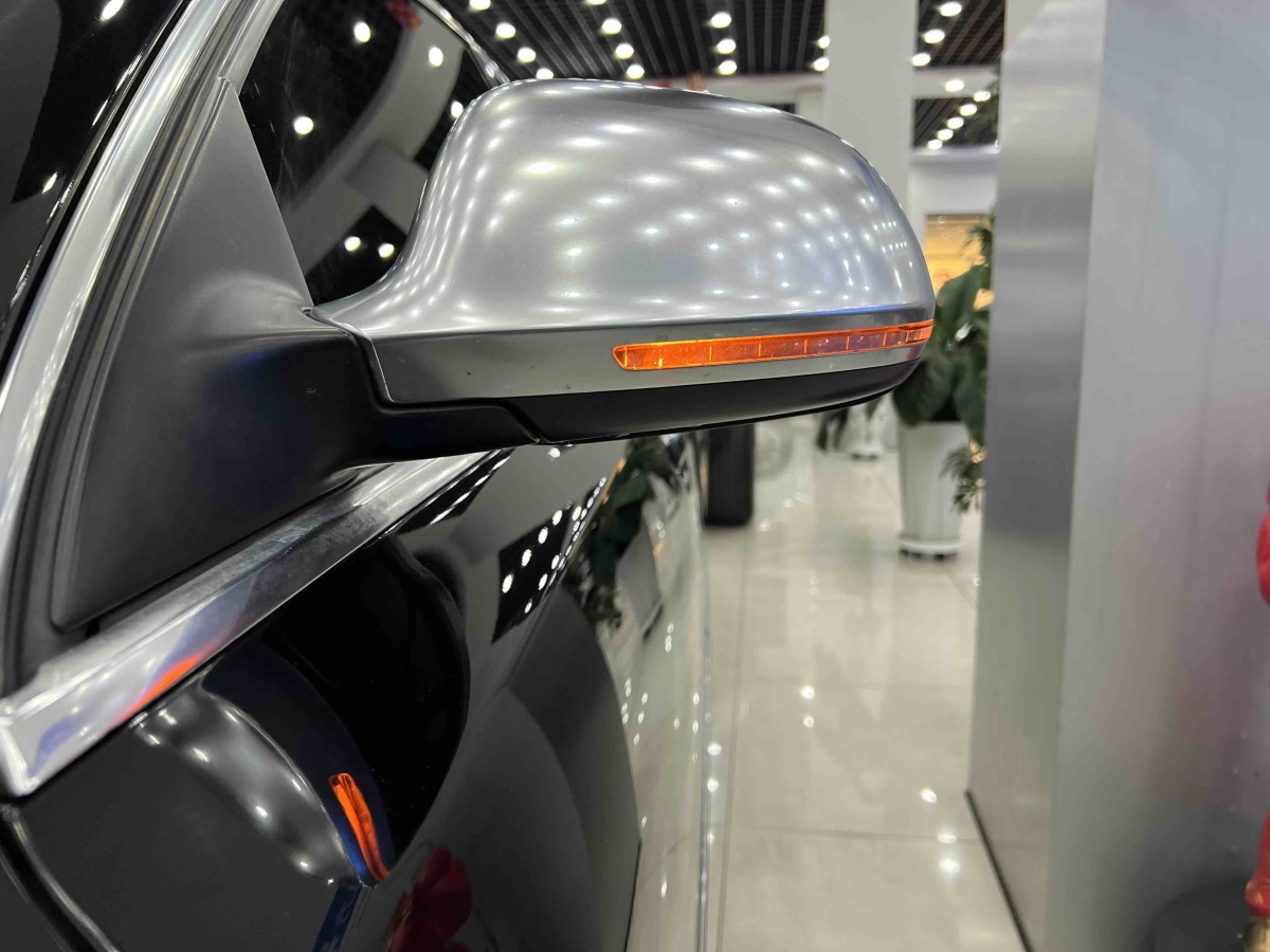 Audi S8 2009 car image #9