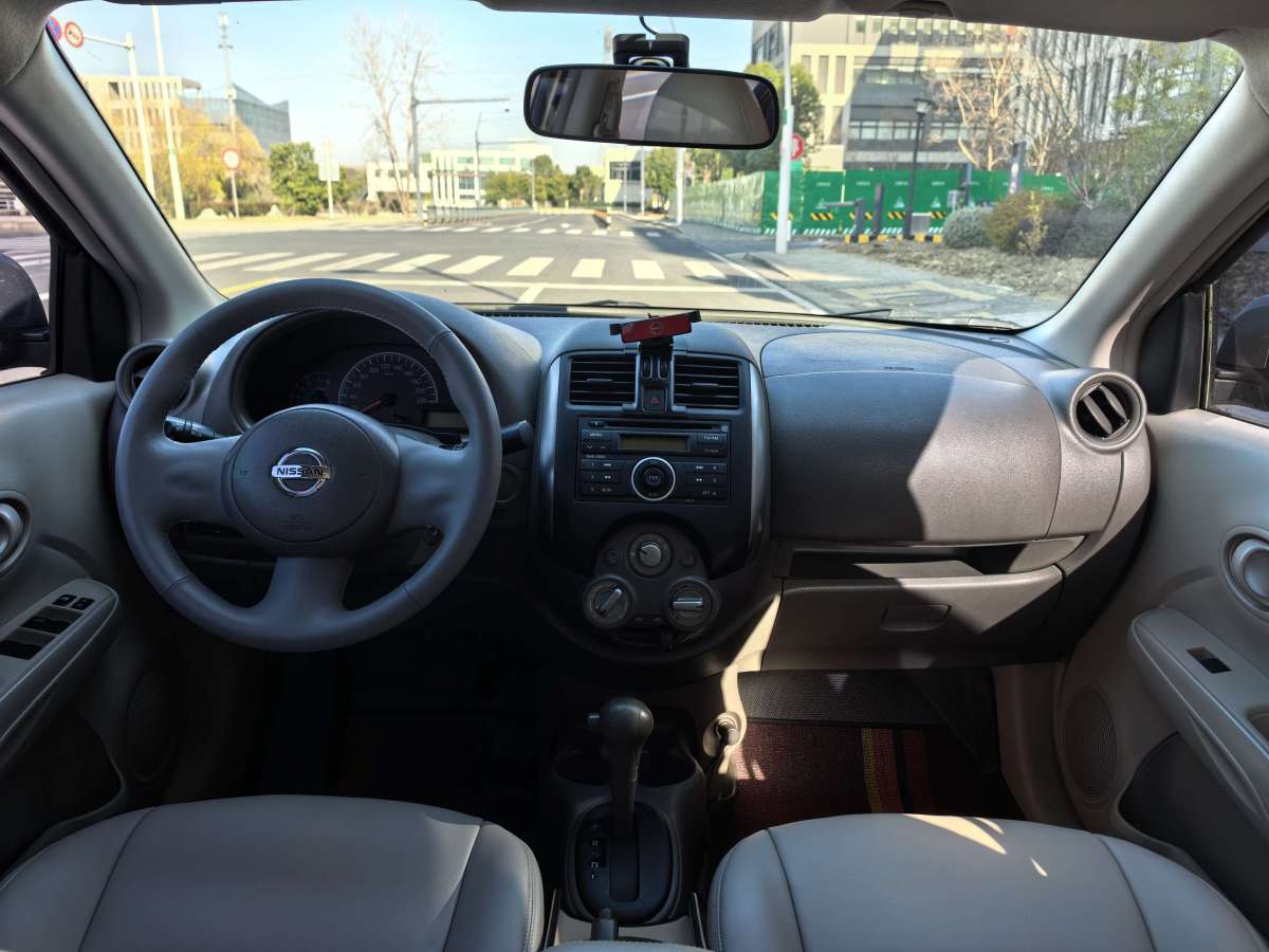 Nissan Sunny 2012 car image #9
