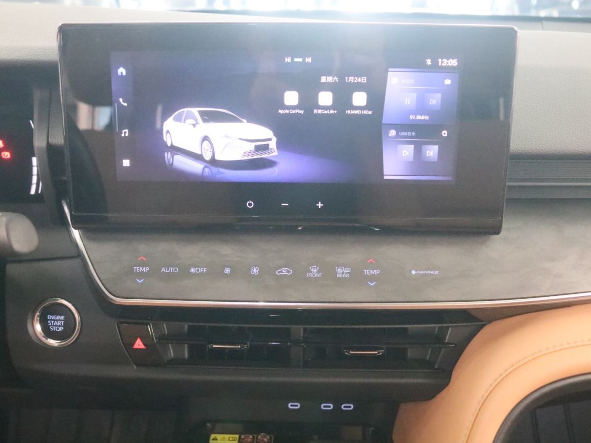 Toyota Camry 2024 immagine di auto #9