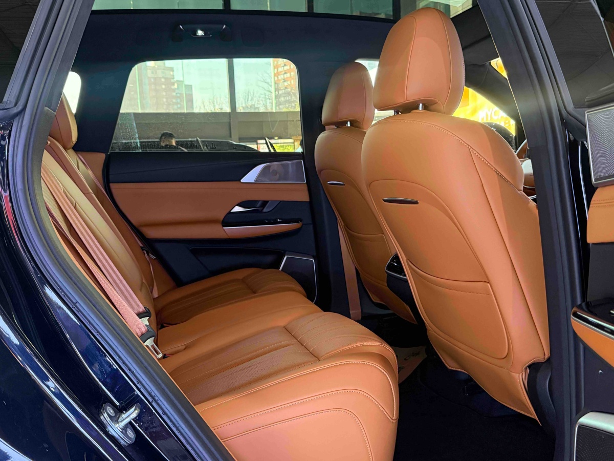 Xpeng G9 2025 صورة سيارة #9