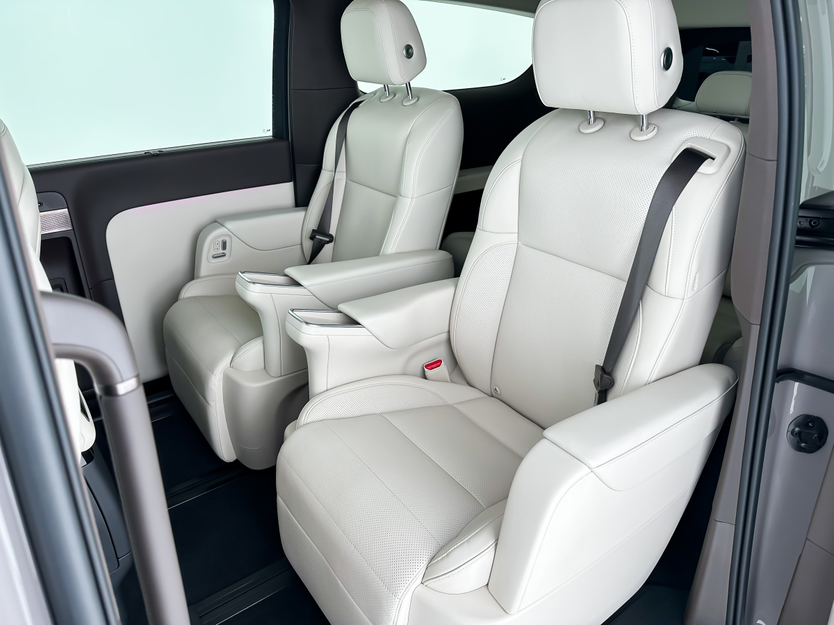 理想汽车 理想MEGA 2024 汽车图片 #9