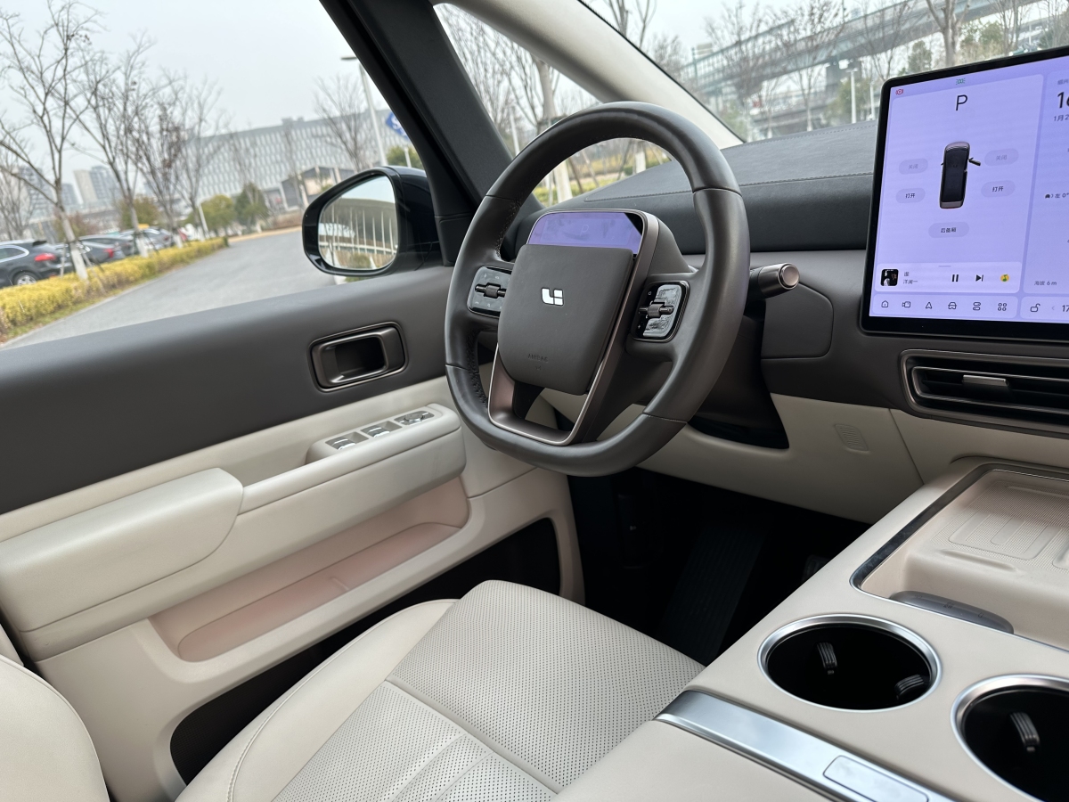 理想汽车 理想MEGA 2024 汽车图片 #9