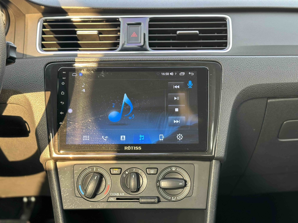 Skoda Rapid Spaceback 2019 car image #9