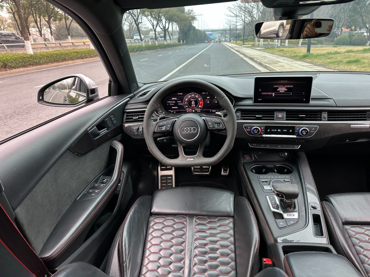 Audi RS 4 2019 car image #9