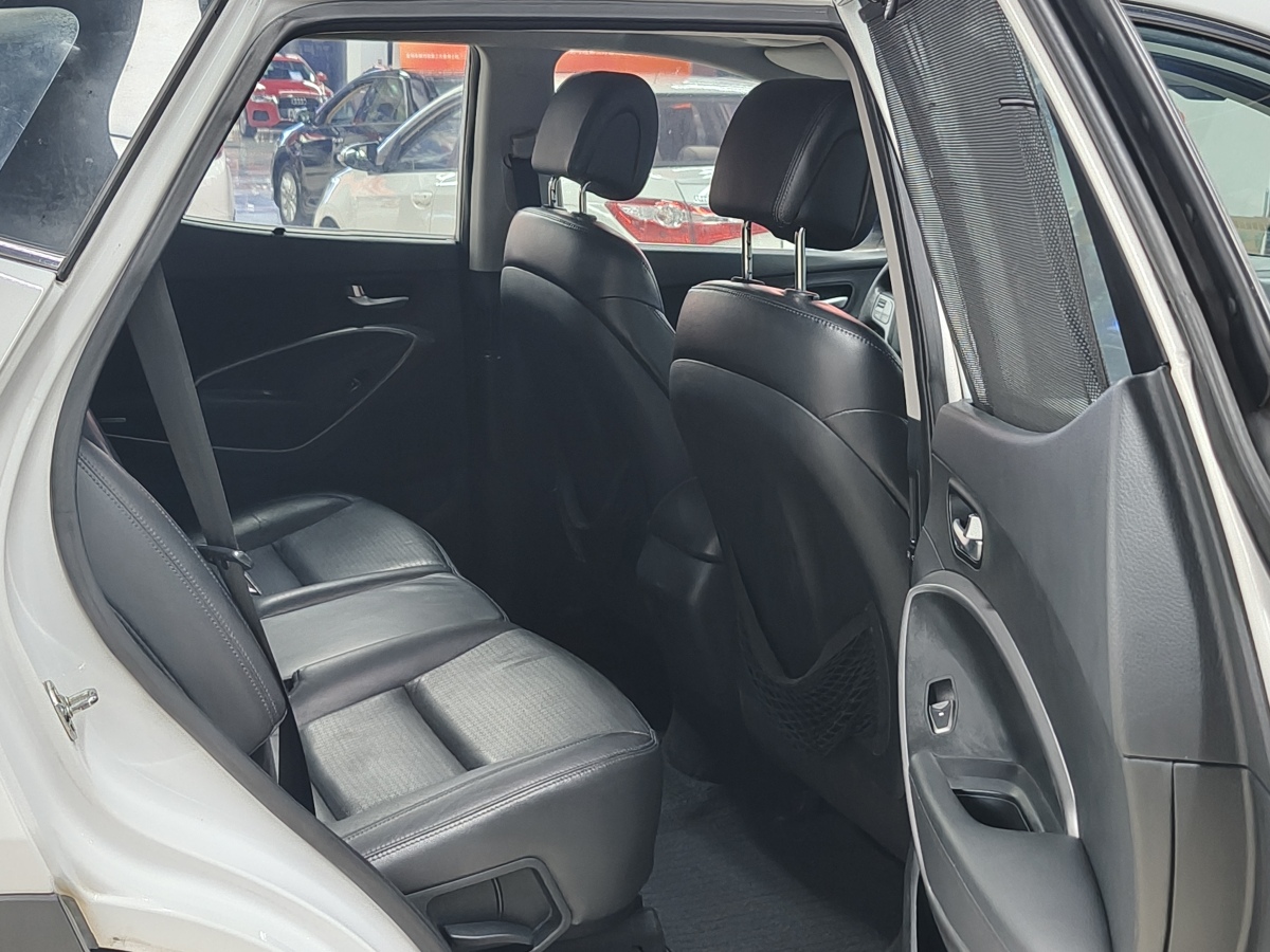 Hyundai Santa Fe 2013 car image #9