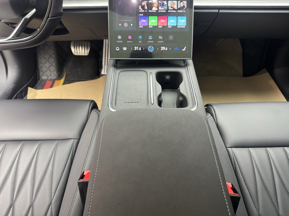 哪吒汽车 哪吒S猎装 2025 汽车图片 #9