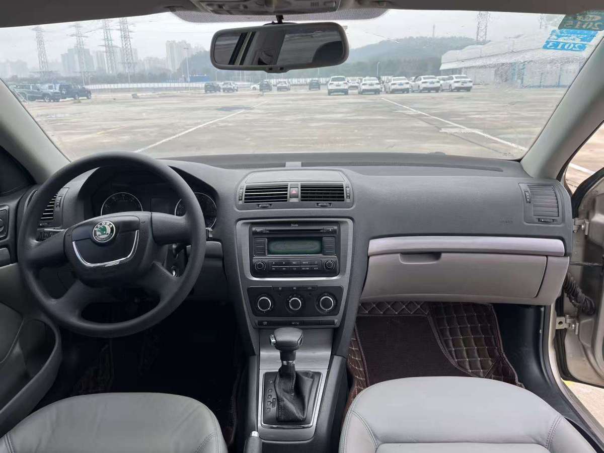 Skoda Octavia 2018 car image #9