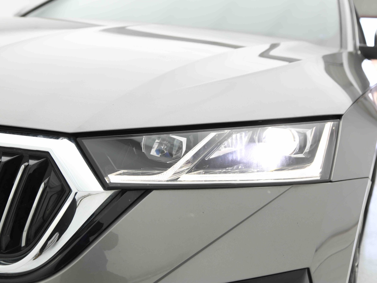 Skoda Octavia 2023 #9 Skoda Octavia 2023 car image #9
