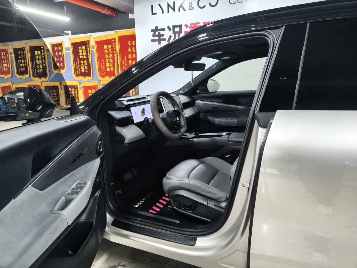 Lynk & Co 08 EM-P 2024 car image #9