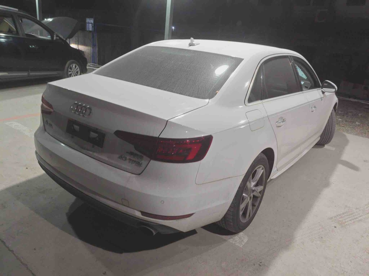 Audi A4L 2018 car image #9