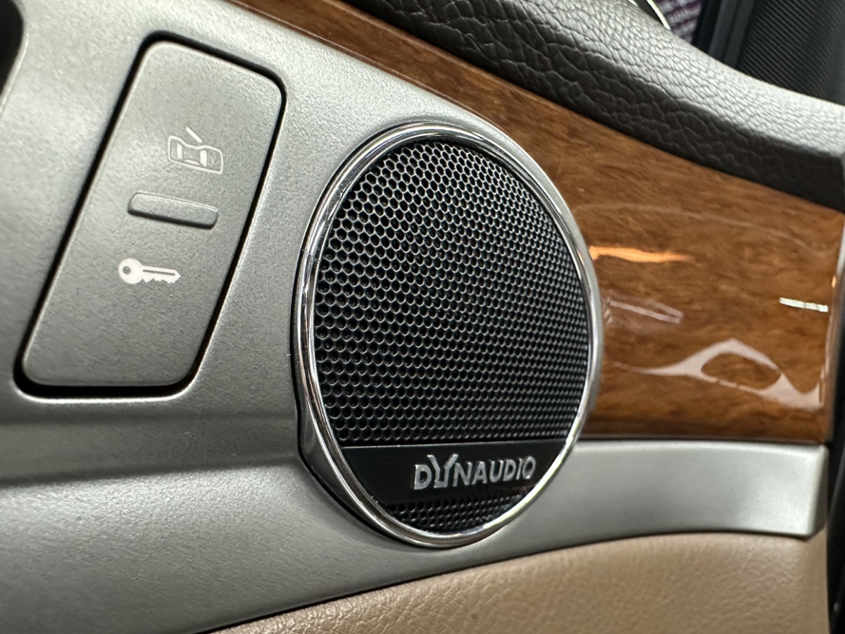 Volkswagen Pheaton 2012 immagine di auto #9