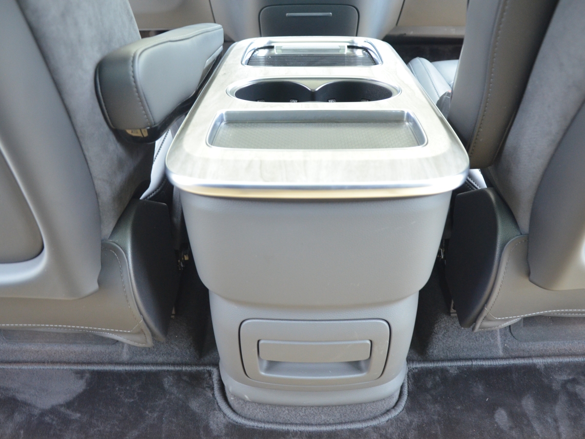 HongQi HQ9 PHEV 2024 #9 HongQi HQ9 PHEV 2024 car image #9