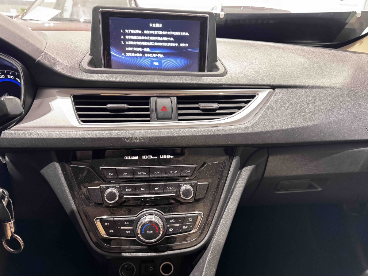 Changan Alsvin V7 2016 car image #9