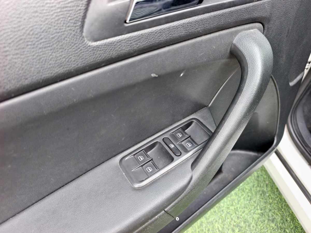 Skoda Yeti 2017 car image #9