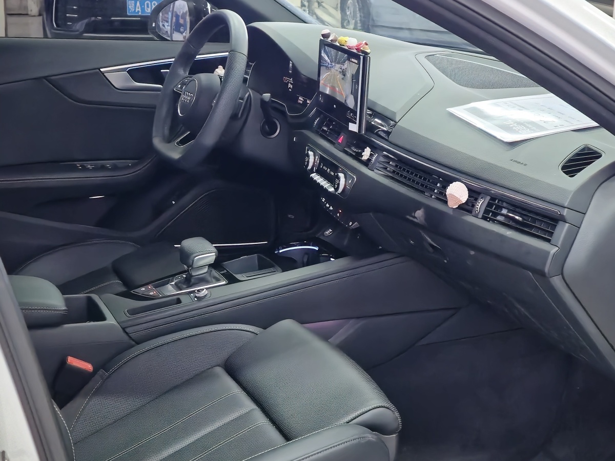 Audi A4L 2025 car image #9