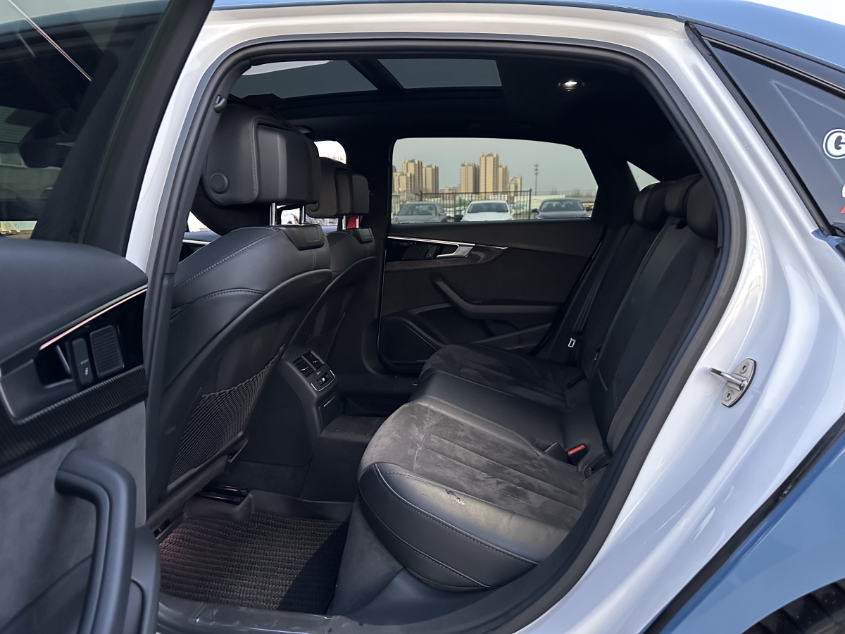 Audi A4L 2022 car image #9