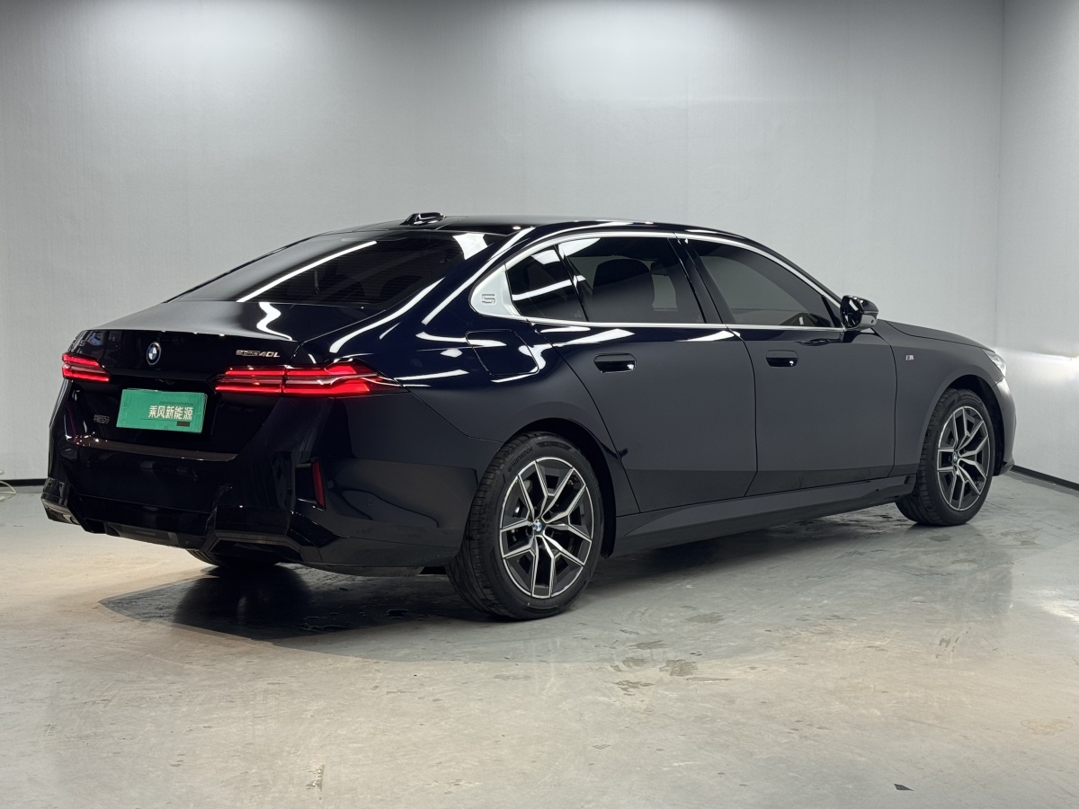 BMW i5 2025 car image #9