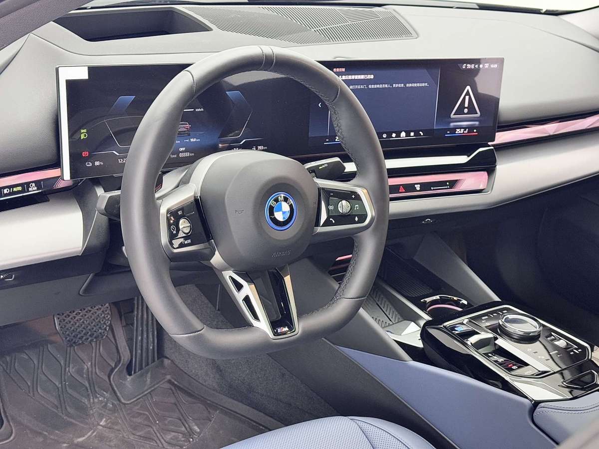 BMW i5 2025 car image #9