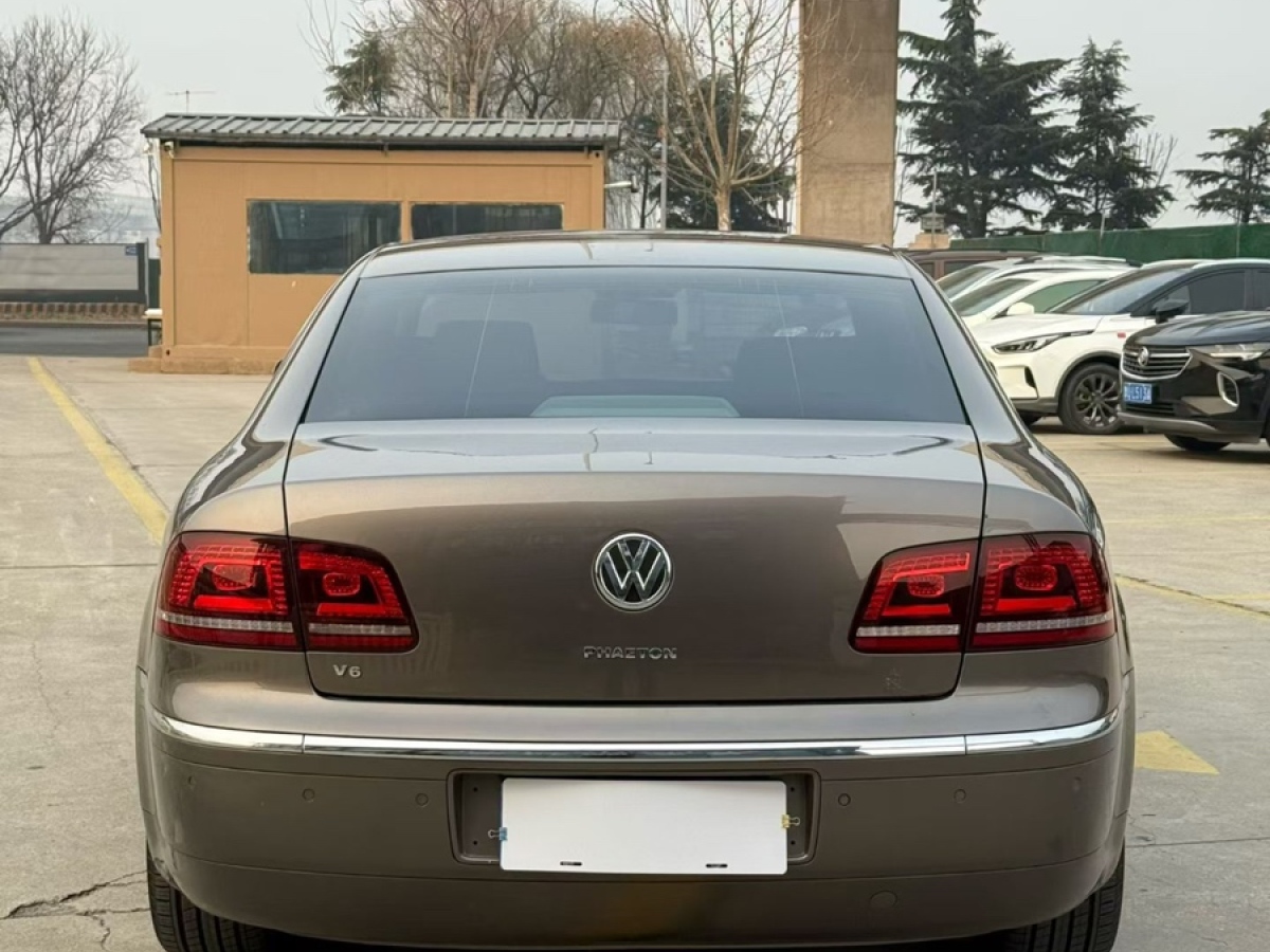 Volkswagen Pheaton 2013 immagine di auto #9