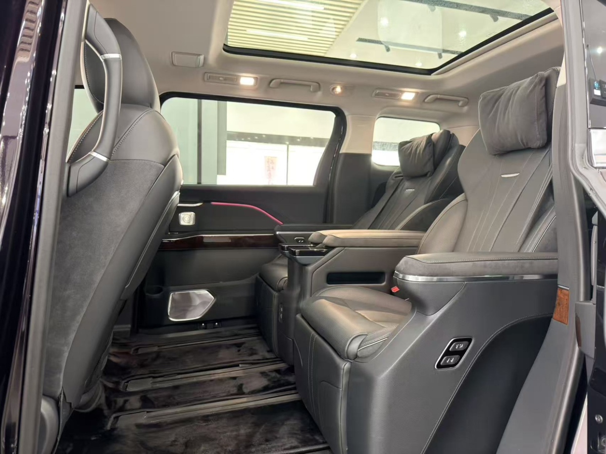 HongQi HQ9 PHEV 2024 #9 HongQi HQ9 PHEV 2024 car image #9