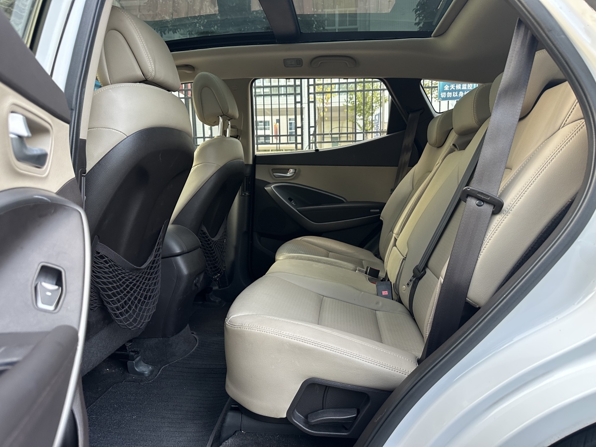 Hyundai Santa Fe 2015 car image #9