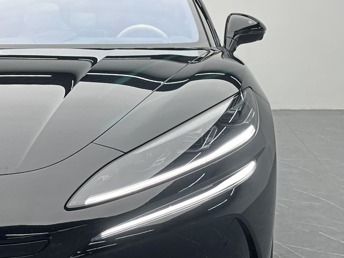 Denza Z9 2024 car image #9