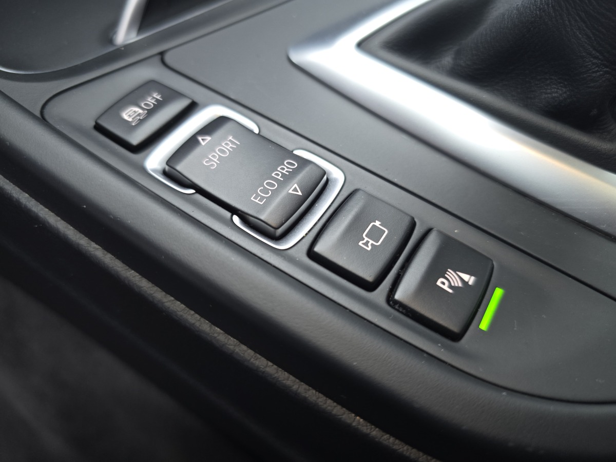 BMW 3 Series GT 2018 immagine di auto #9