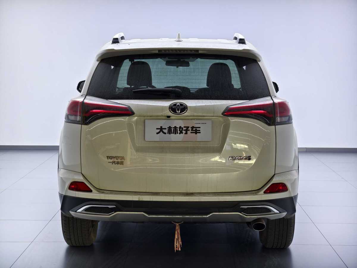 Toyota RAV4 2018 car image #9