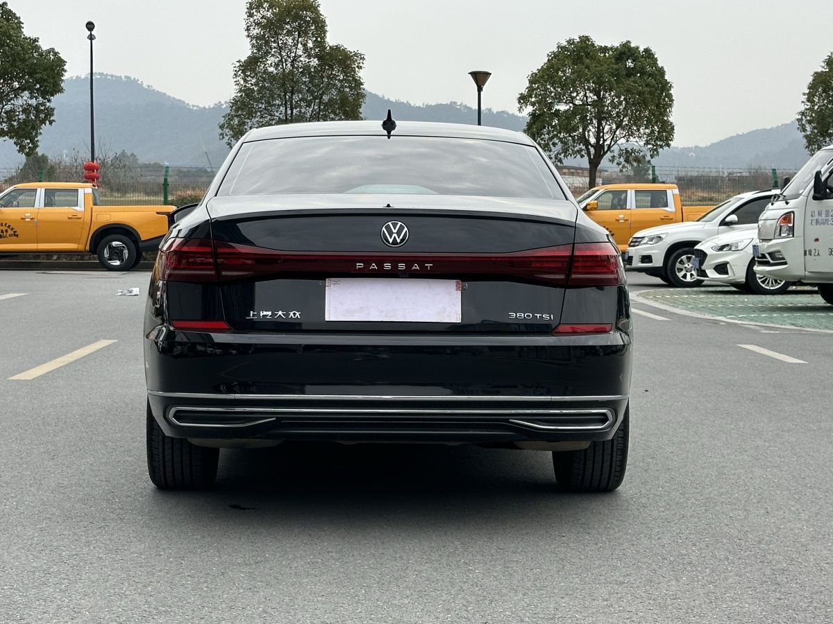 Volkswagen Passat 2024 car image #9