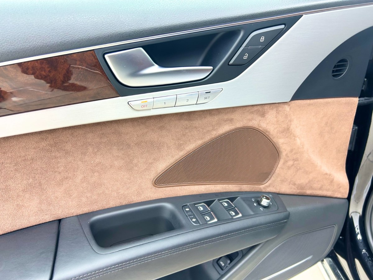 Audi A8 2012 car image #9